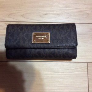 Michael Kors Tri Fold Signature Wallet